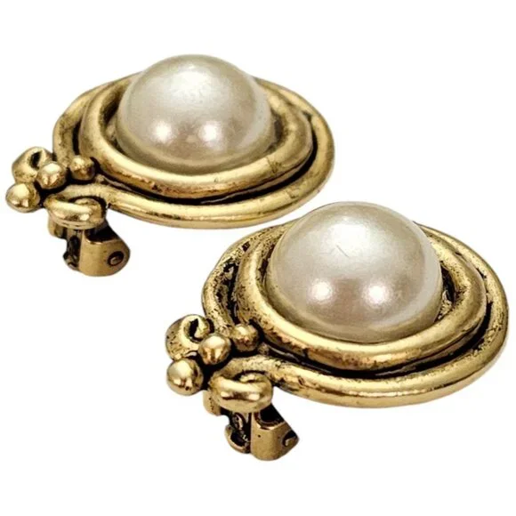 Faux Pearl Roman Designer Gold Tone Clip On Earrings, L490